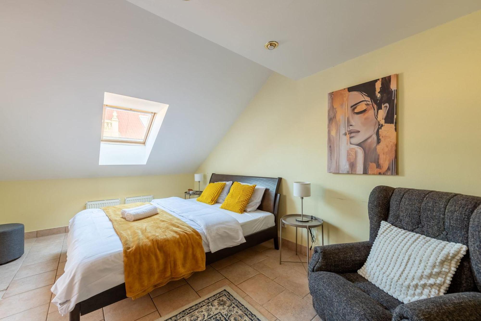 Stylish 2-level Near The National Theatre Apartmán *