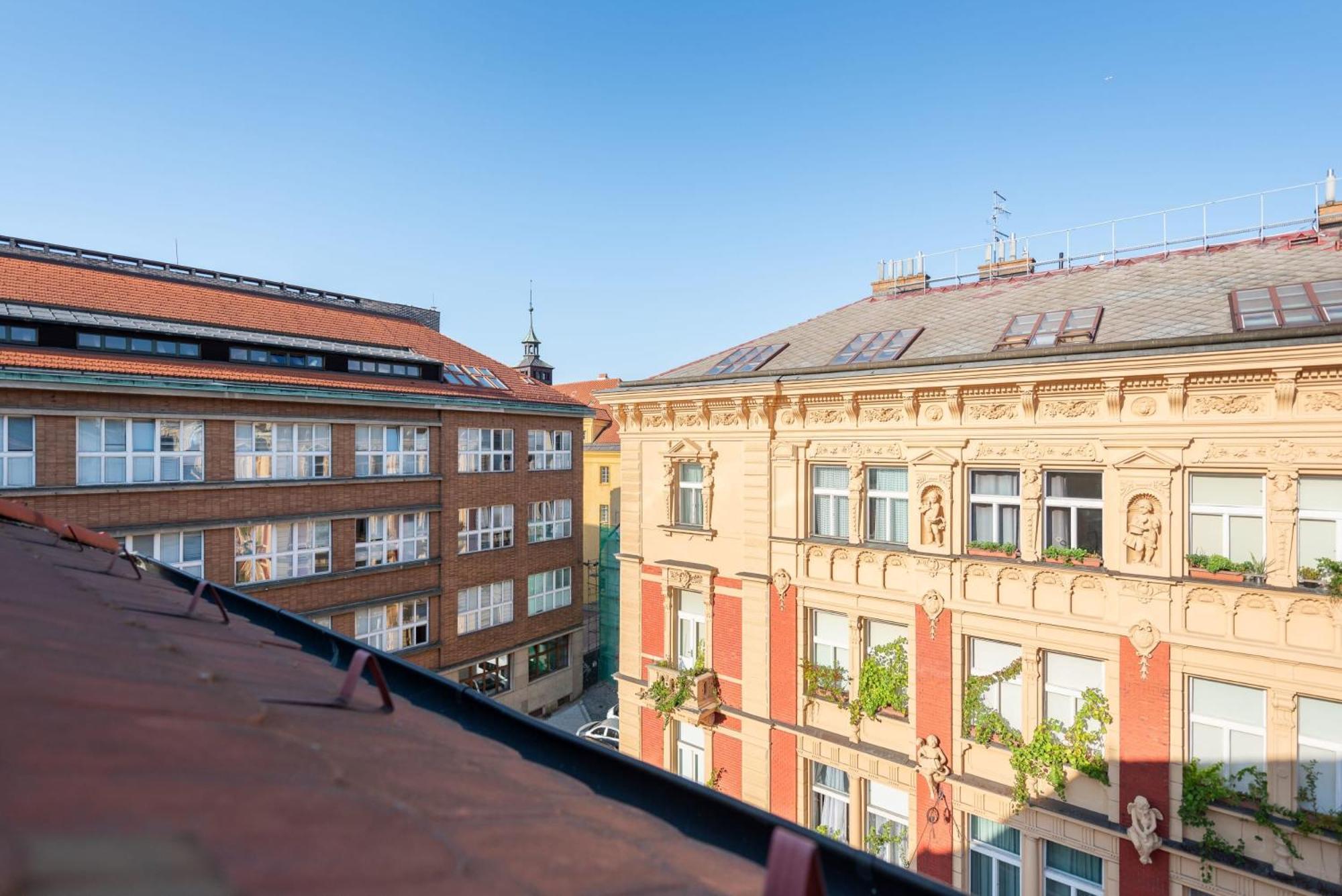Stylish 2-level Near The National Theatre Appartement