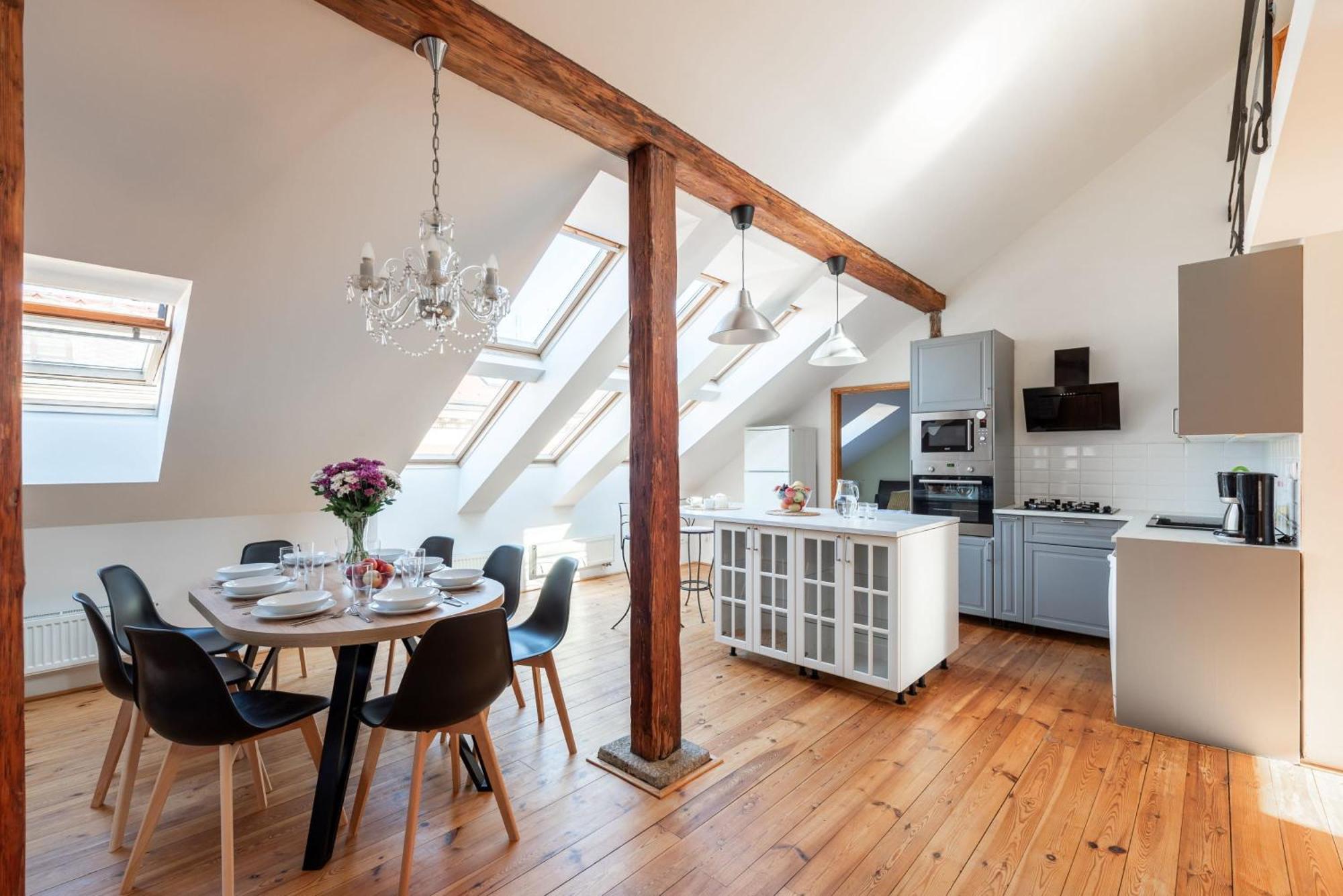 Appartement Stylish 2-level Near The National Theatre *